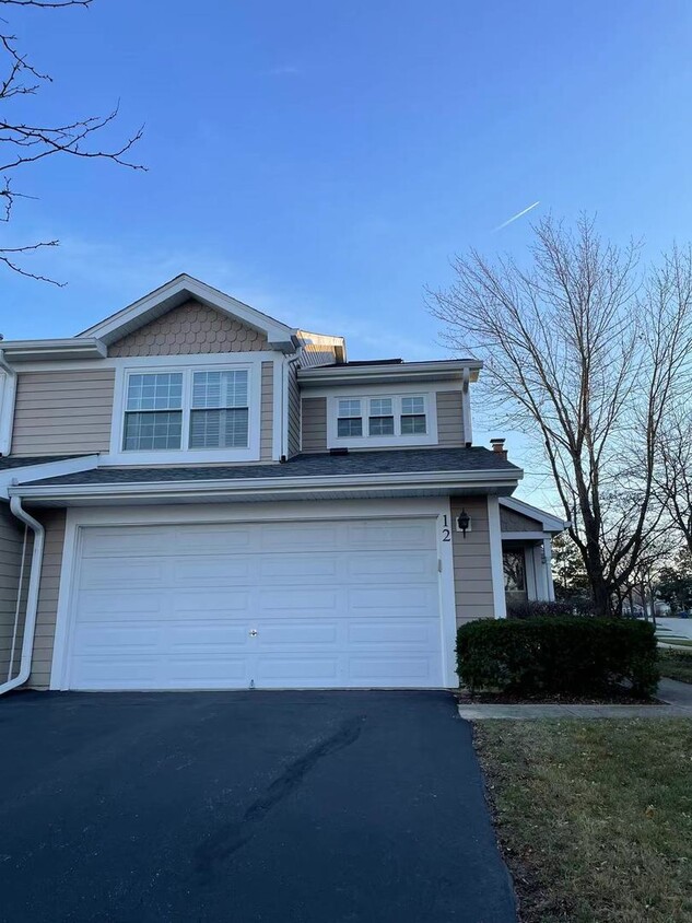 Primary Photo - 12 White Pine Dr