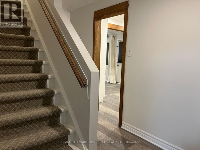 Building Photo - 1010 Glen St