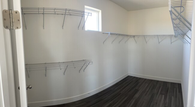 Building Photo - 549 Kingbird Cir