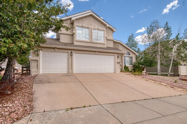 Foto del edificio - Beautiful home with 5 bedrooms, 3 1/2 bathrooms, 3-car garage available now!