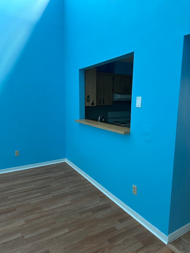 Building Photo - 114 Dahlia Village Cir