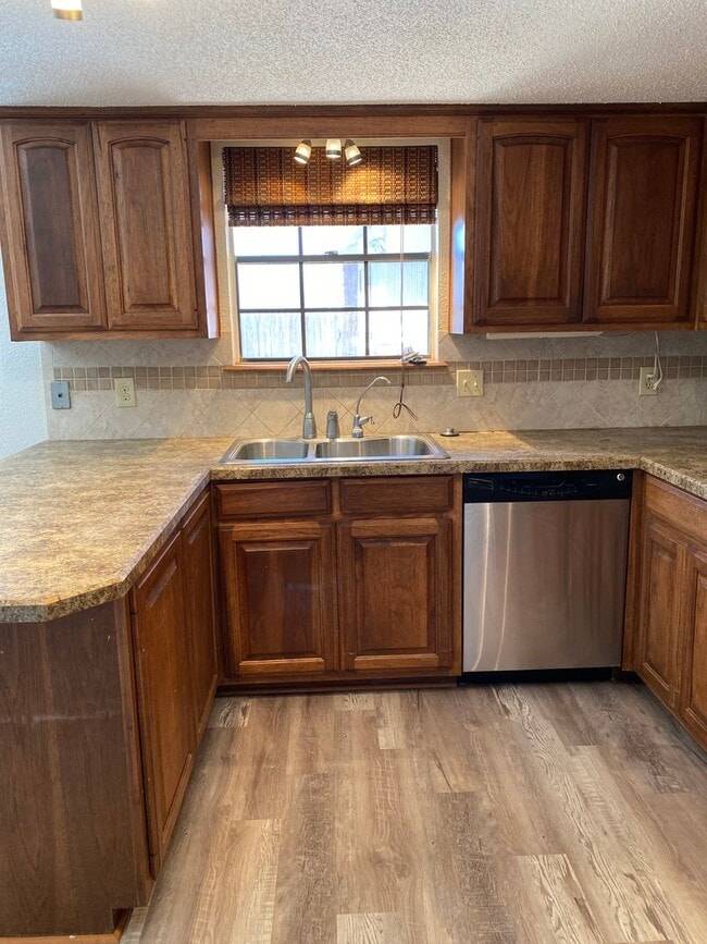 Building Photo - Eastside Beauty with an updated kitchen and sunroom