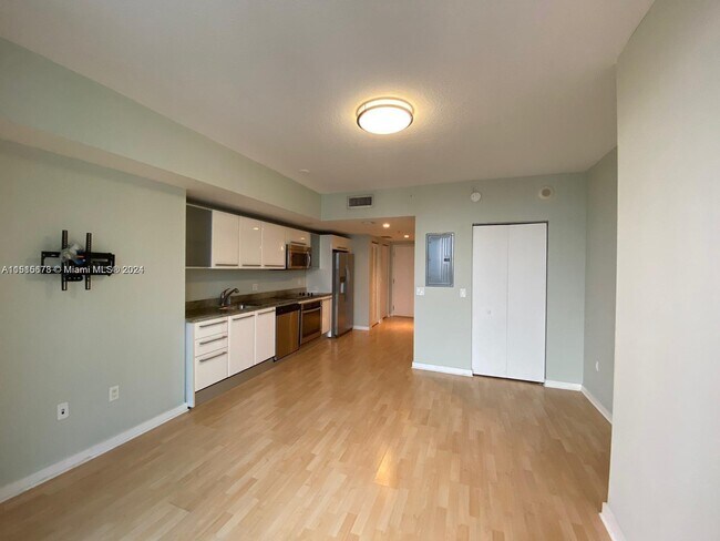 Foto del edificio - 185 SW 7th St