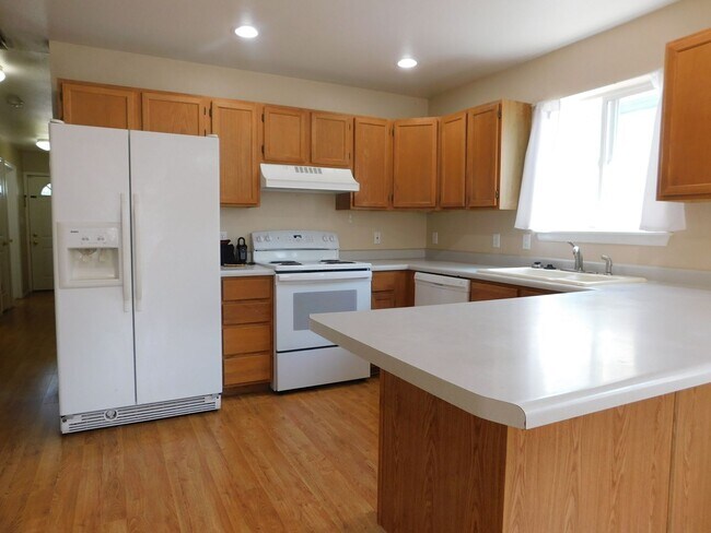 Building Photo - Easy Living in Clifton
