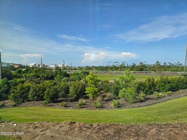 Foto del edificio - 321 Salt Crk Ln