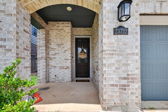 Building Photo - 23722 Pullin Market Dr