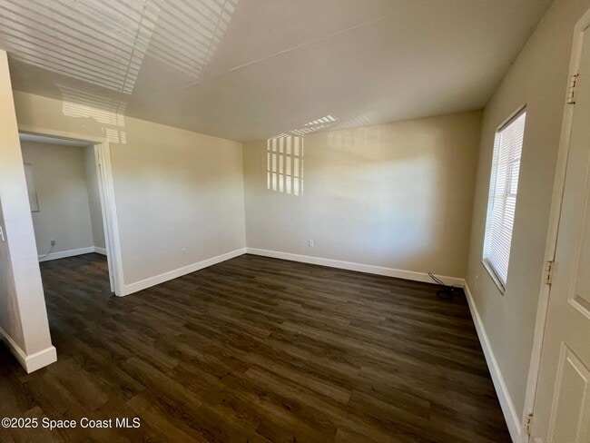 Building Photo - 1328 S Patrick Dr