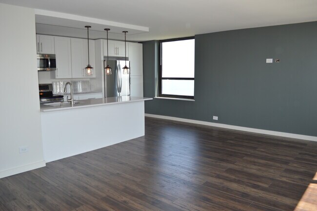 Cocina - 5100 N Marine Dr
