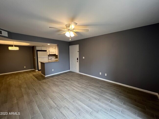 Foto del edificio - 4850 E Desert Cove Ave