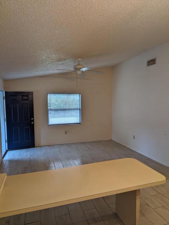Building Photo - 452 N Sams Point