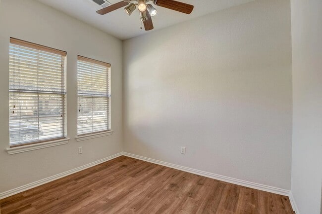 Building Photo - 328 Regency Dr