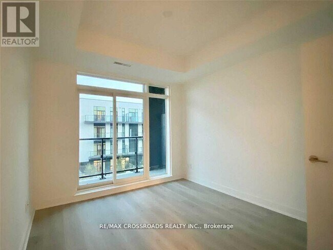 Photo du bâtiment - 1709 Bur Oak Ave
