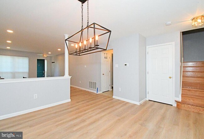 Building Photo - 604 Ascot Ct