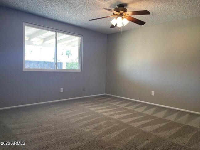 Foto del edificio - 1414 W Colt Rd