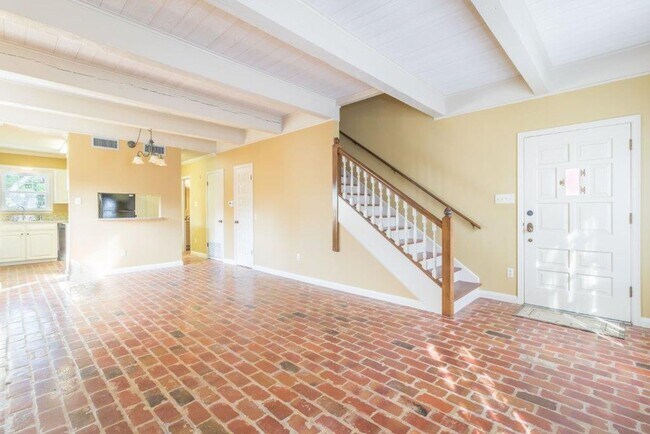 Foto del edificio - 2 bed 1.5 bath Townhouse / MOVE IN SPECIAL...