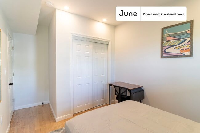 Building Photo - Room in Shared 3 bed/2 bath home