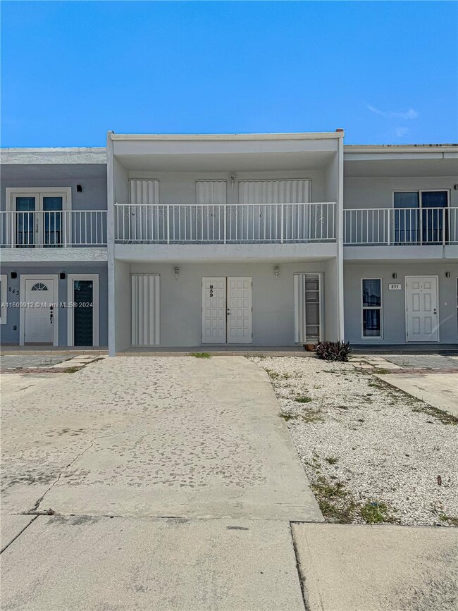 Building Photo - 839 W 79th St