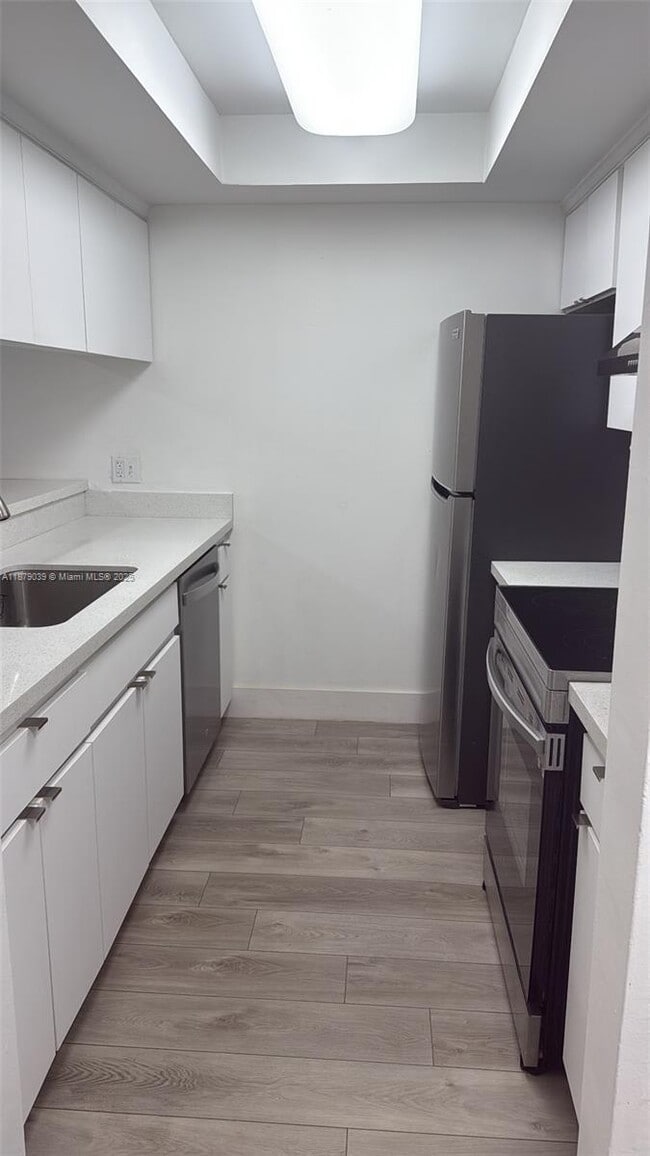 Building Photo - 8100 Geneva Ct