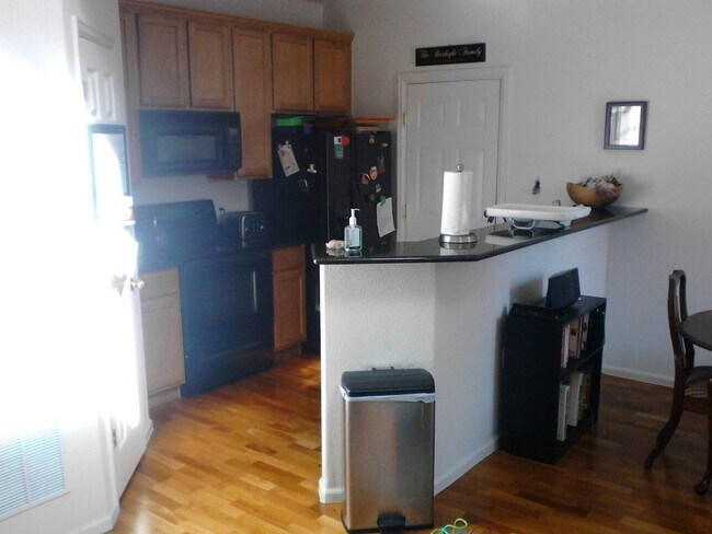 Foto del edificio - Beautiful 2 bedroom 2 1/2 bath plus loft in Central Park! More pics to come