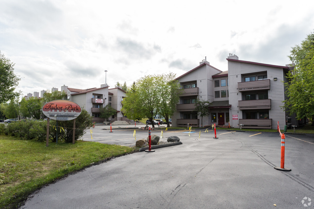 Primary Photo - Tudor Park Apartments