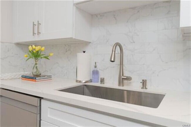 Foto del edificio - 5840 White Oak Ave