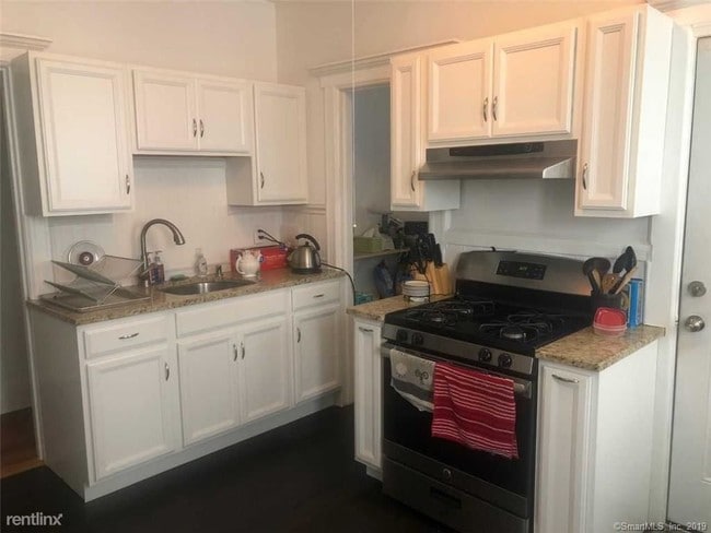 Building Photo - 2 br, 1 bath Duplex - 1785 Summer St