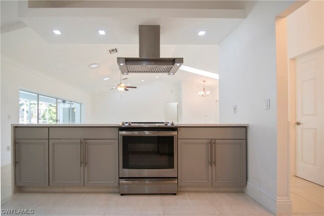 Building Photo - 2207 Majestic Ct S