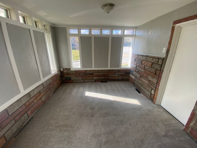 Building Photo - FRI1011