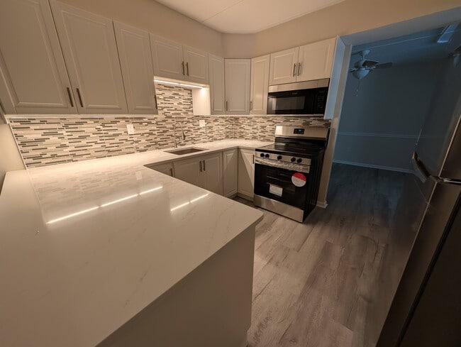 Building Photo - 15 Sunbury Ct