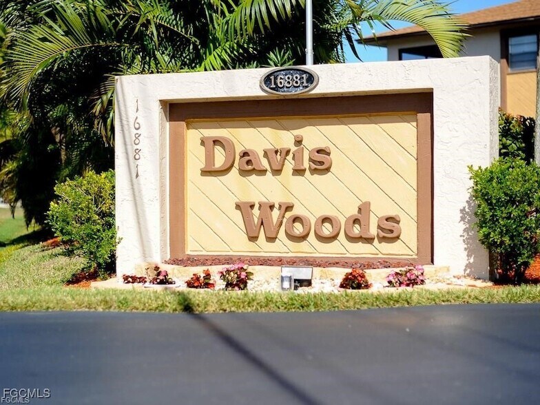 Foto principal - 16881 Davis Rd