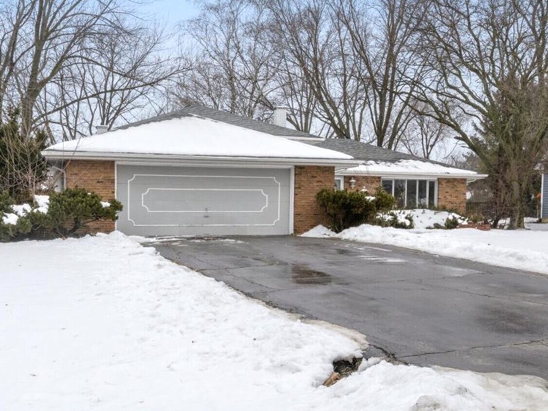 10S542 Curtis Ln, Naperville, IL 60564 House Rental in Naperville, IL