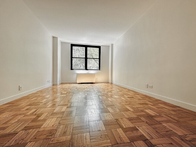 Building Photo - 320 E 49th St