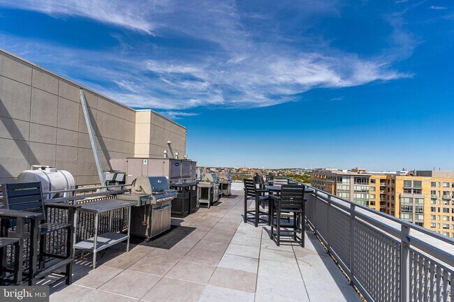 Foto del edificio - 555 Massachusetts Ave NW