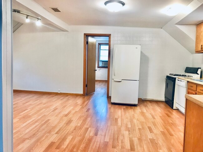 Building Photo - 2659 W Armitage Ave