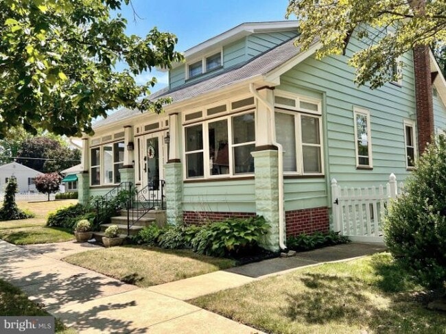Building Photo - 234 E 3rd St