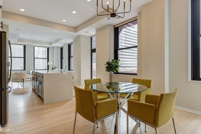Vista del comedor 2 - 208 W Washington St