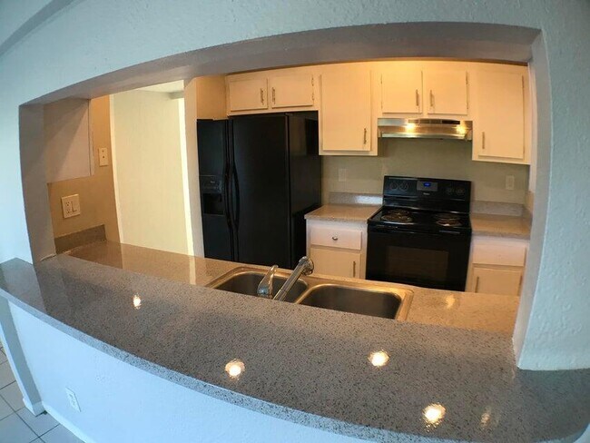 Foto del edificio - 5140 Elmhurst Rd