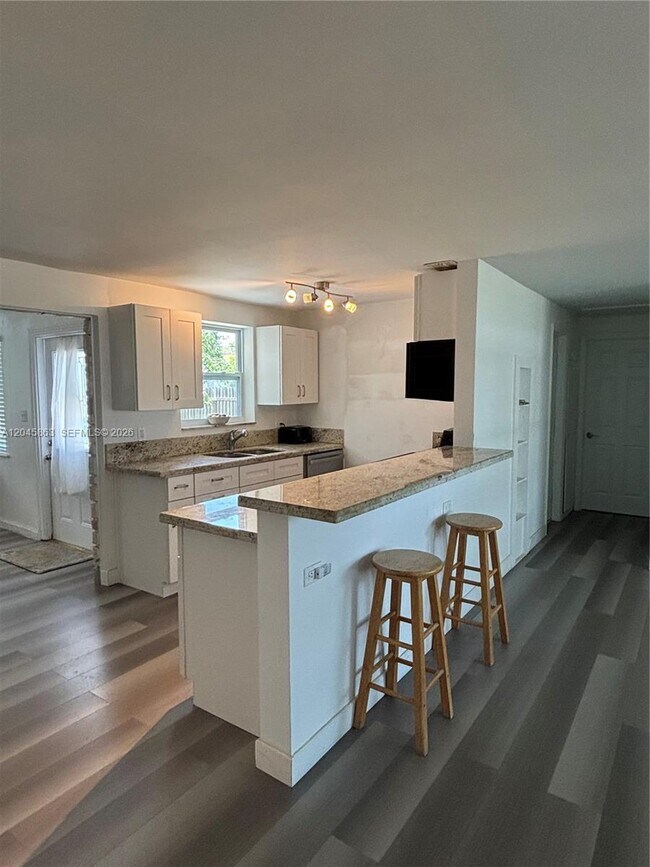 Foto del edificio - 5809 Sullivan Rd