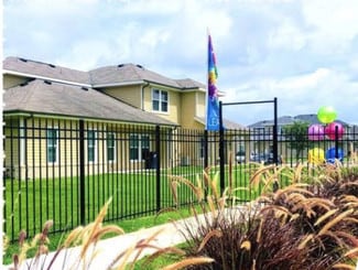 Fully Gated - Oak Manor Villas Bay City