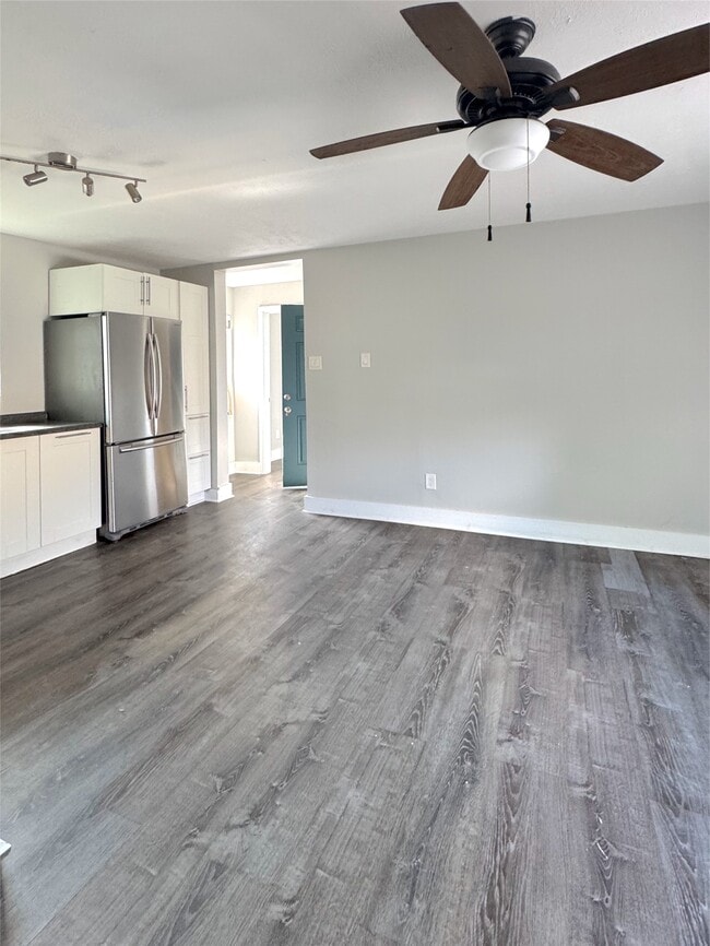 Building Photo - 6832 Avenue I