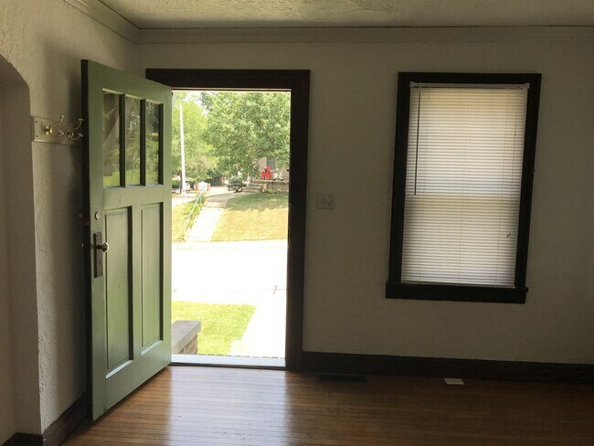 Foto del edificio - 402 S Eagleson Ave
