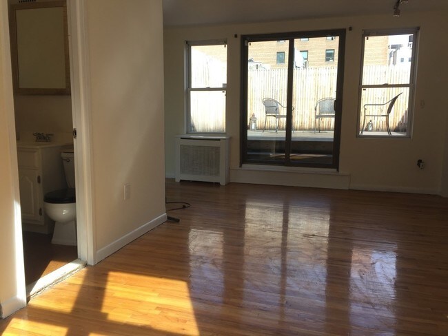 Foto del edificio - 202 E 75th St
