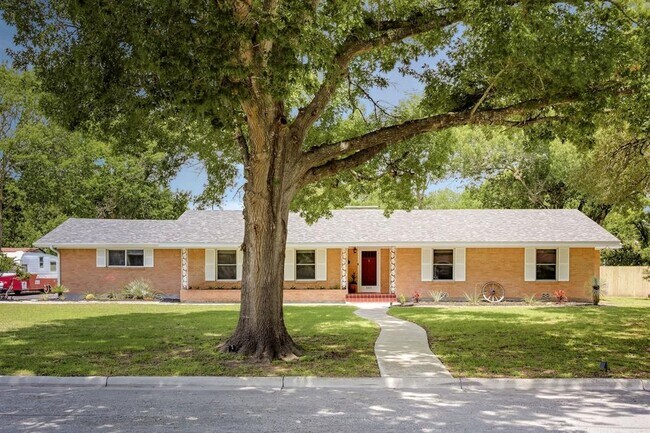 Foto del edificio - 1215 W Live Oak St