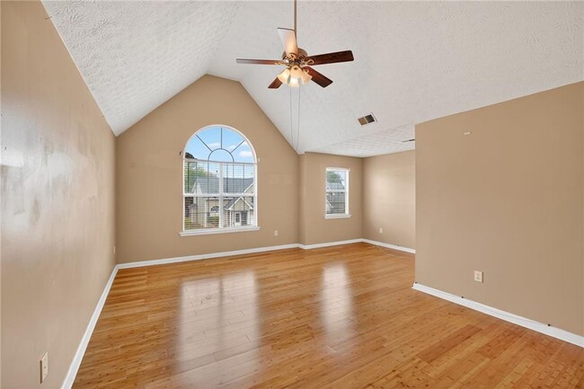 Building Photo - 245 Vaness Dr