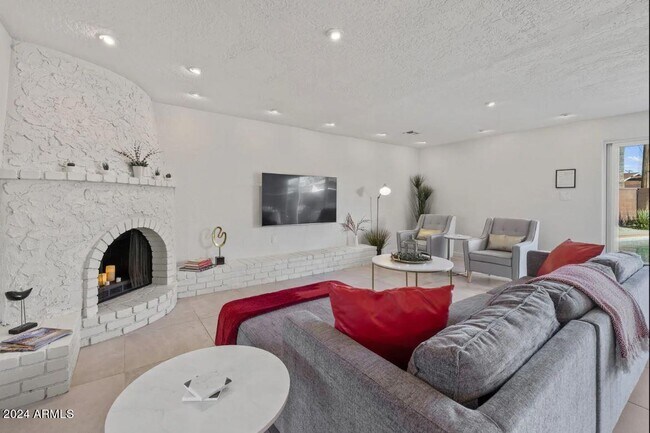 Foto del edificio - 8450 E Montecito Ave