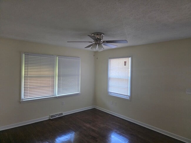 Building Photo - Beautiful Home Just Hit the Market