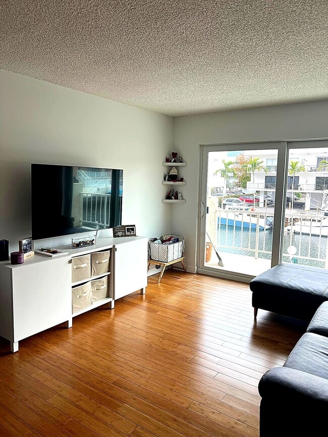 Building Photo - 3522 NE 171 St