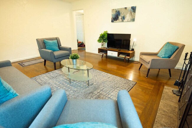 Foto del edificio - 240 E Hedding St