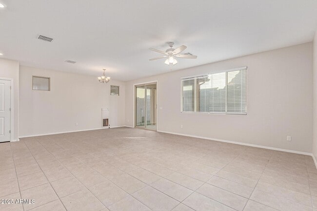 Foto del edificio - 16648 W Jenan Dr