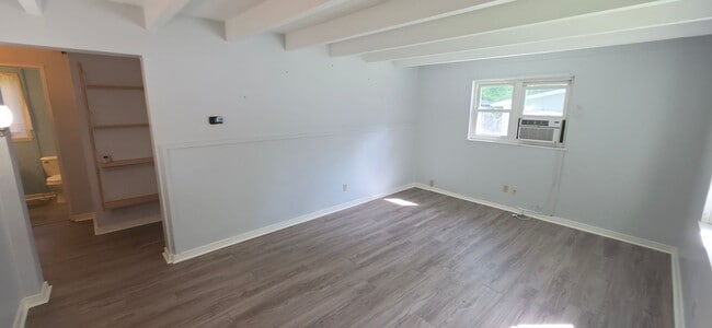 Building Photo - 1701 Poplar St